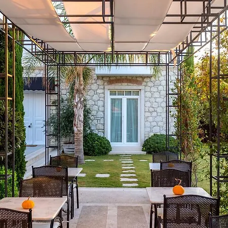 Casa Bella +12 Отель