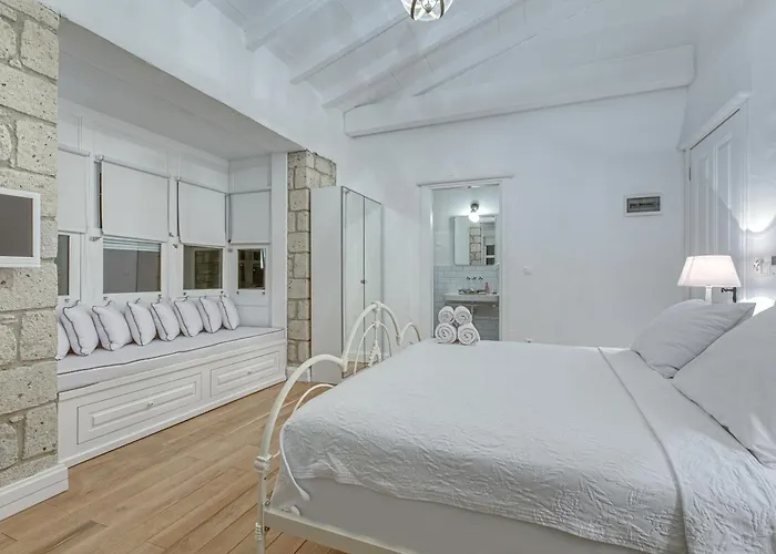 מלון Casa Bella +12 2*