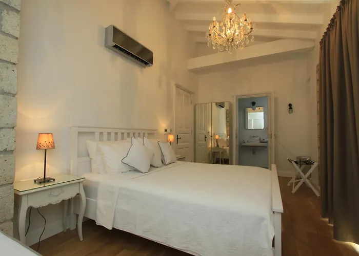 Casa Bella +12 מלון