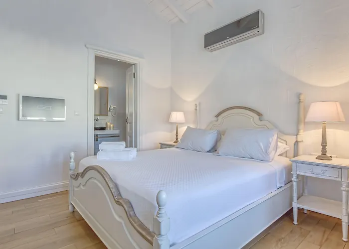 Casa Bella +12 מלון