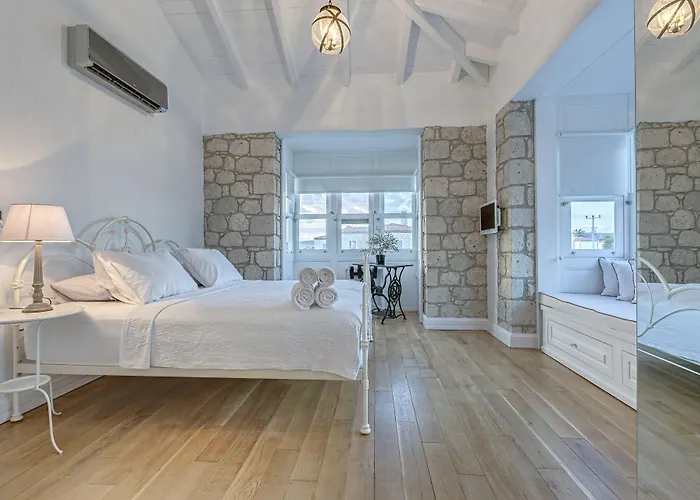 Casa Bella +12 מלון