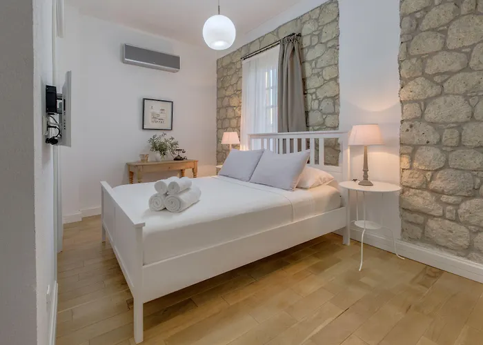 Casa Bella +12 מלון