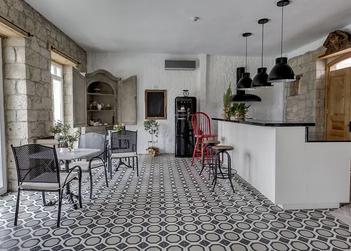 Casa Bella +12 מלון 2*