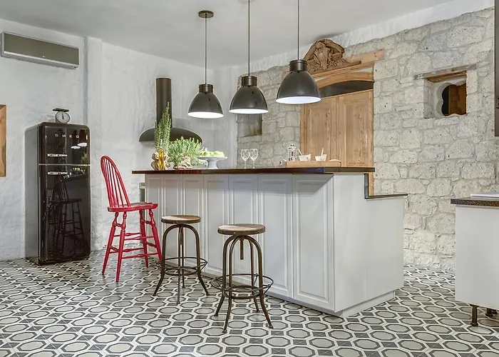 Casa Bella +12