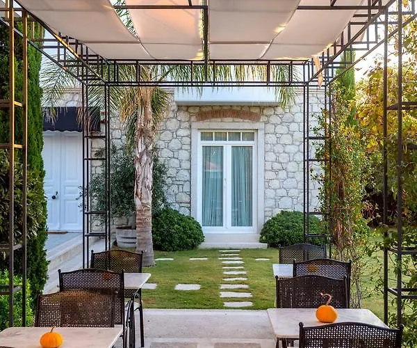 Casa Bella +12 מלון